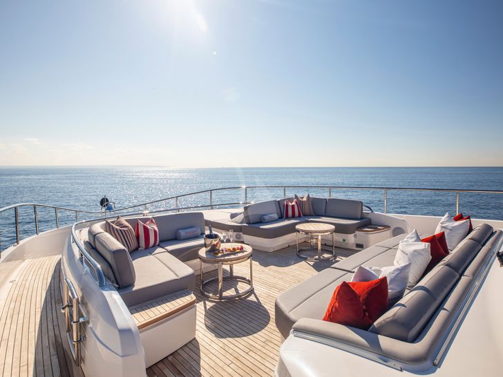 RESTLESS Princess 35m - foredeck lounging area RESTLESS Princess 35m - foredeck lounging area