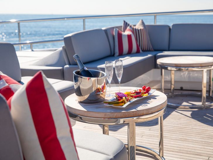 RESTLESS Princess 35m - foredeck wine party RESTLESS Princess 35m - foredeck wine party