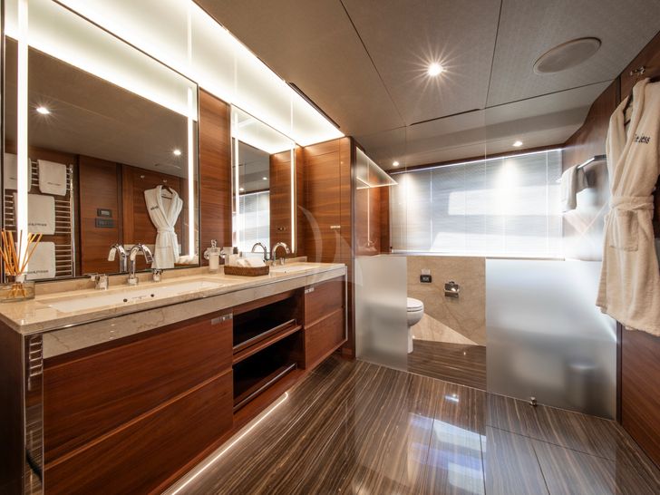 RESTLESS Princess 35m - master cabin bathroom RESTLESS Princess 35m - master cabin bathroom
