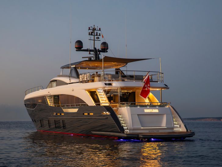 RESTLESS Princess 35m - stern view RESTLESS Princess 35m - stern view