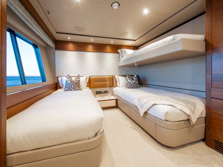 RESTLESS Princess 35m - twin cabin 1 with pullman RESTLESS Princess 35m - twin cabin 1 with pullman