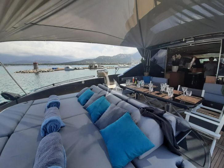REVELLA Mangusta 92 - aft deck REVELLA Mangusta 92 - aft deck