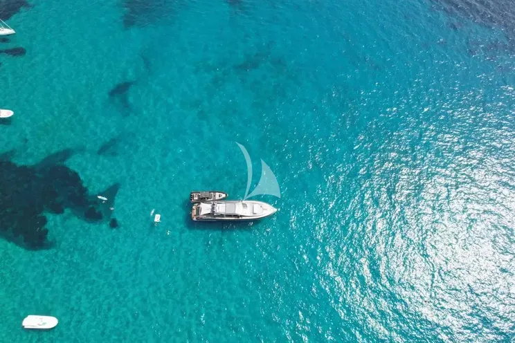 Charter Yacht REVELLA - Mangusta 92 - St Tropez - Cannes - Monaco - French Riviera