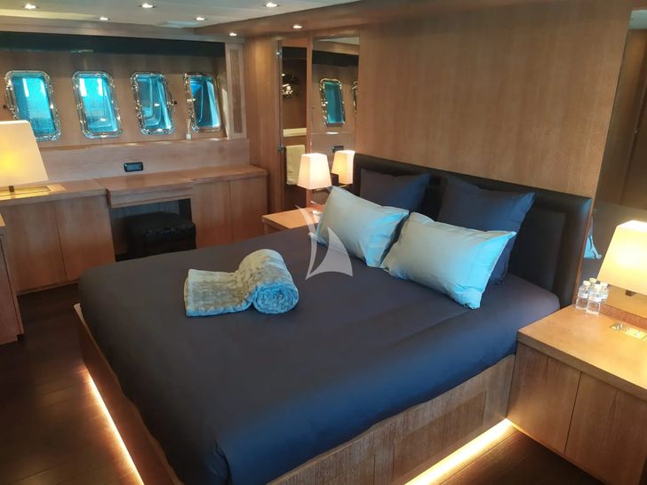 REVELLA Mangusta 92 - master cabin REVELLA Mangusta 92 - master cabin
