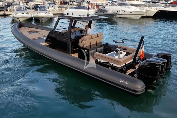 Charter Yacht REVELLA - Mangusta 92 - St Tropez - Cannes - Monaco - French Riviera