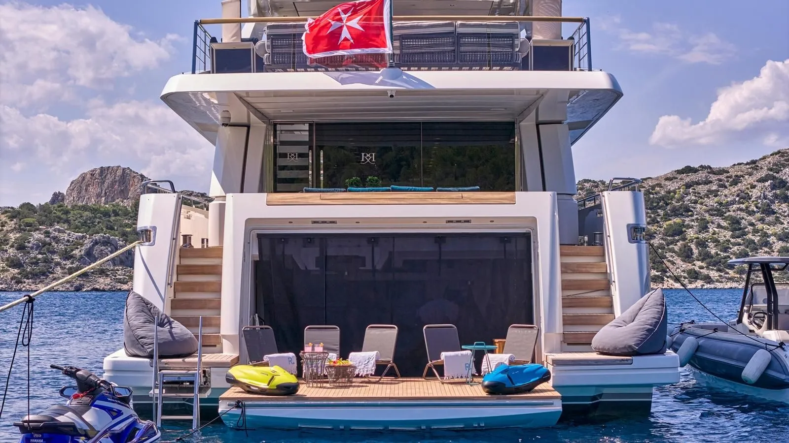 RIANA II Sanlorenzo SL118 - beach club