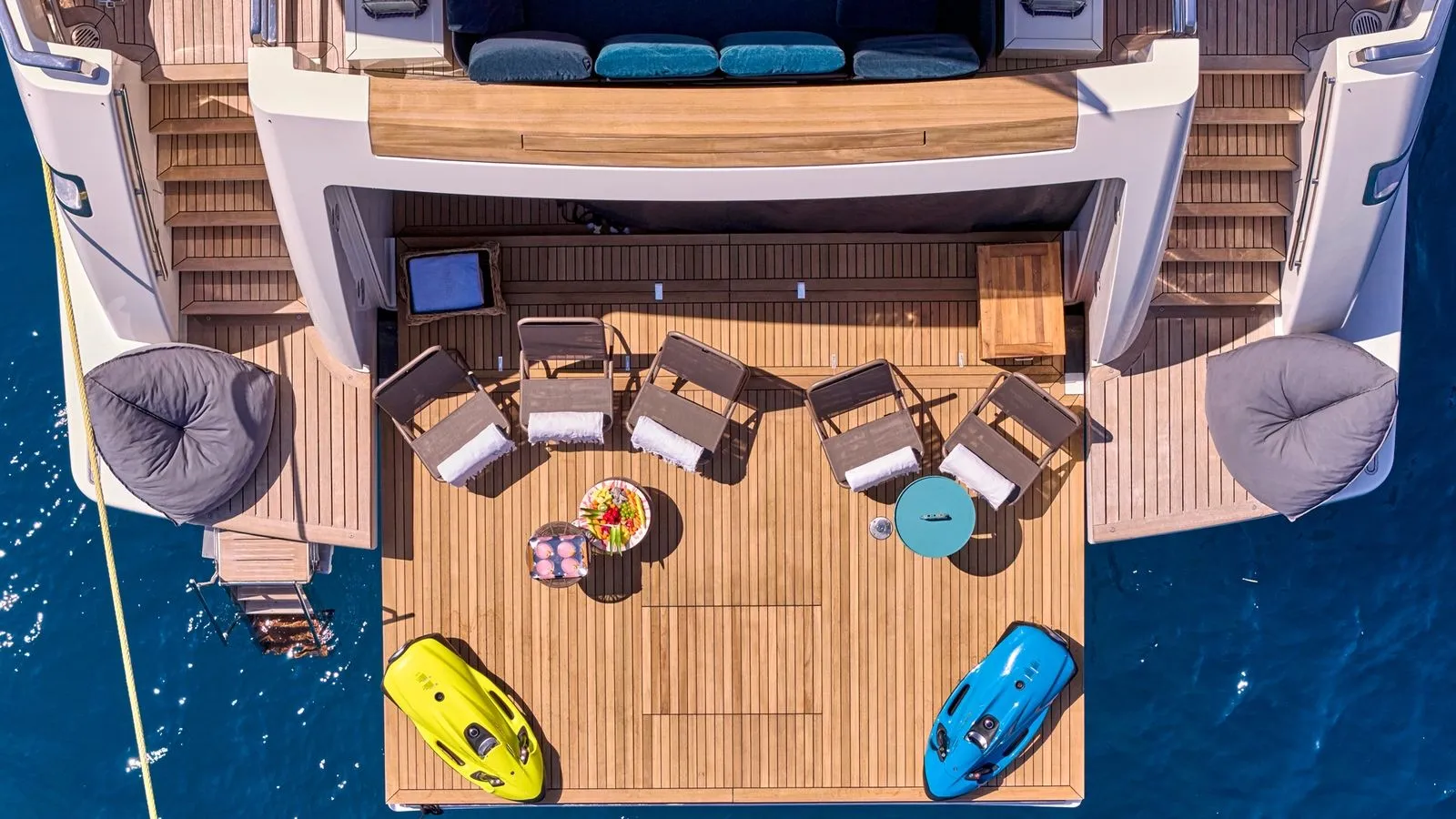 RIANA II Sanlorenzo SL118 - swim platform with the water toys