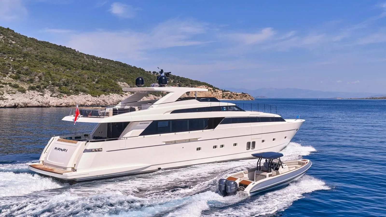 RIANA II Sanlorenzo SL118 - cruising with the tender