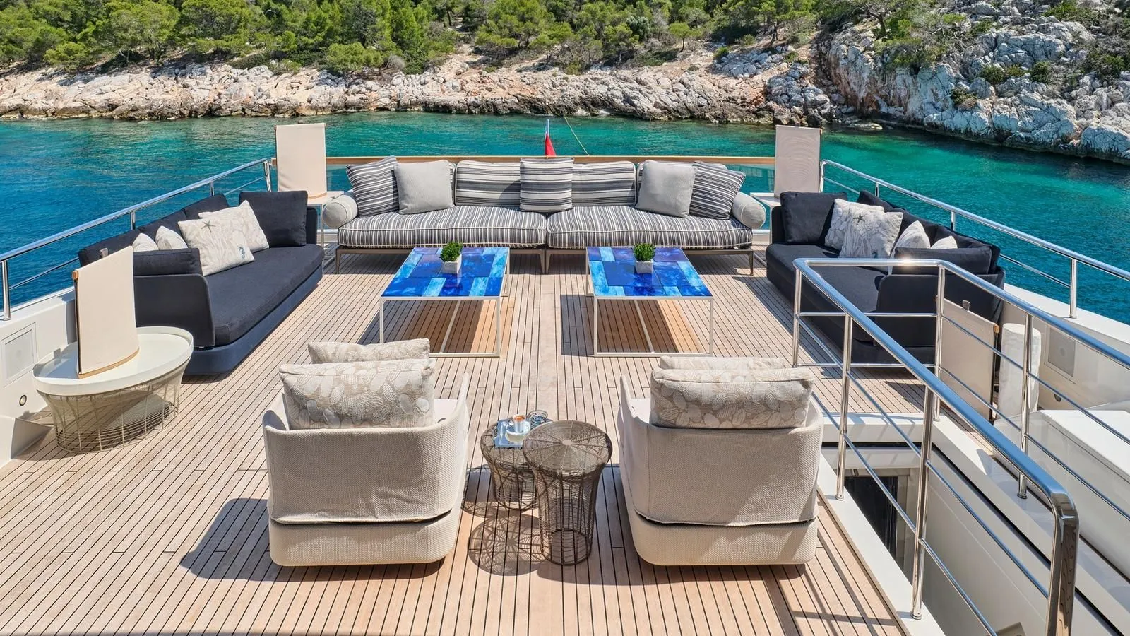 RIANA II Sanlorenzo SL118 - sundeck lounge