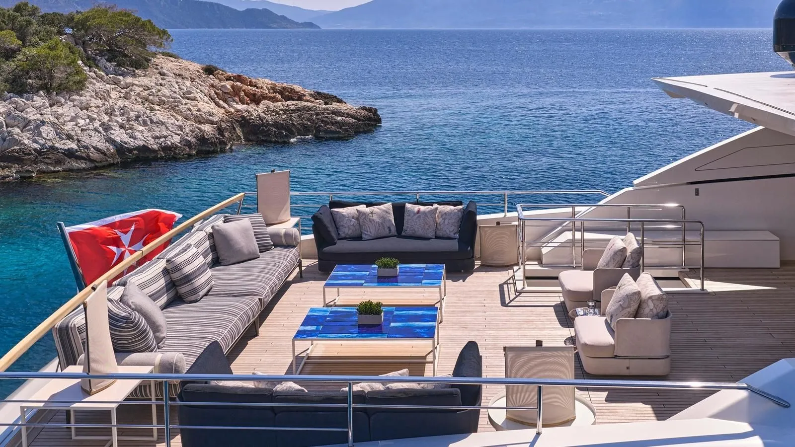 RIANA II Sanlorenzo SL118 - sundeck aft