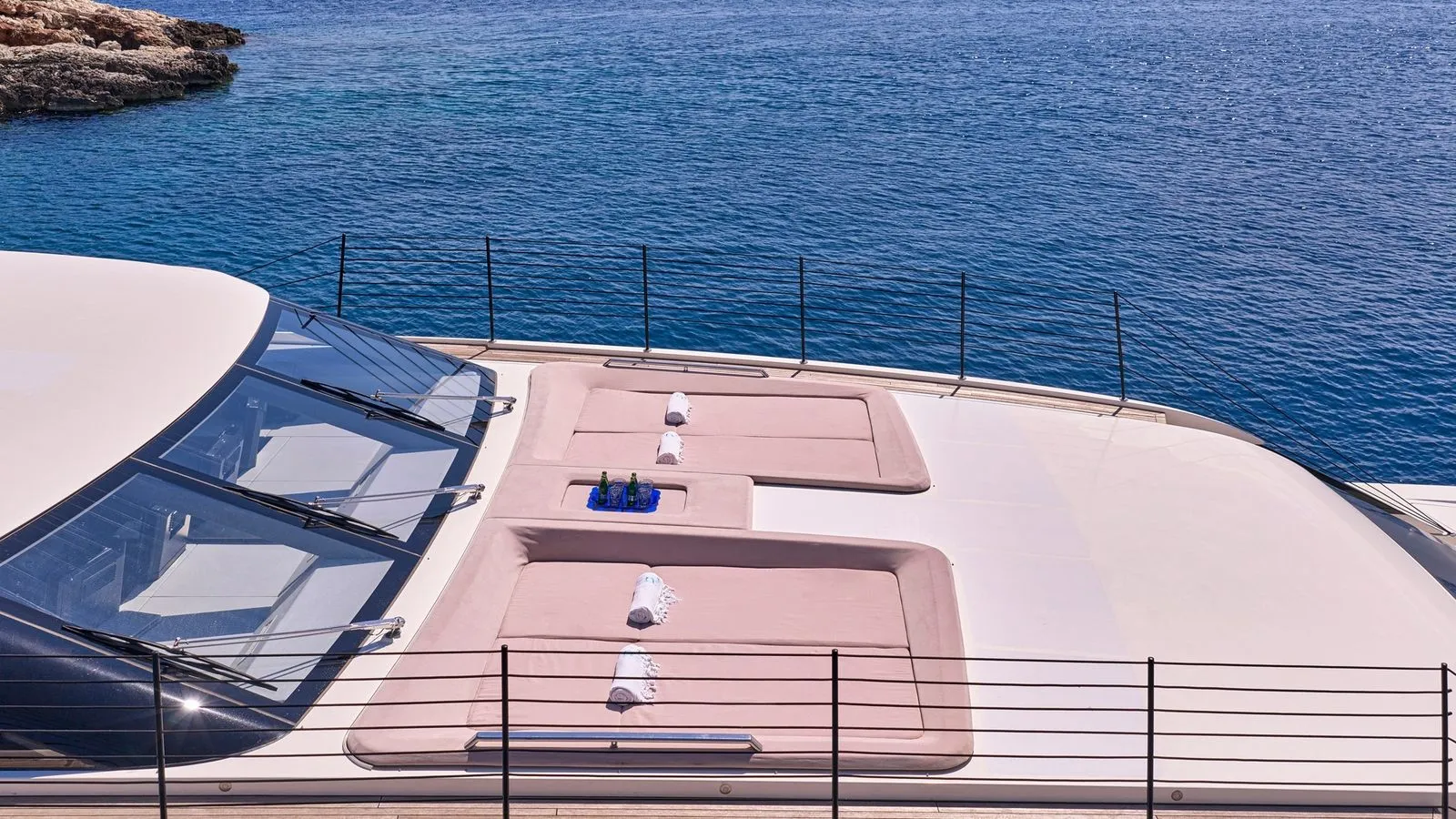 RIANA II Sanlorenzo SL118 - foredeck sunbathing area