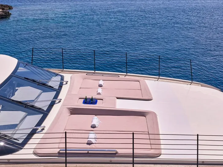 RIANA II Sanlorenzo SL118 - foredeck sunbathing area RIANA II Sanlorenzo SL118 - foredeck sunbathing area