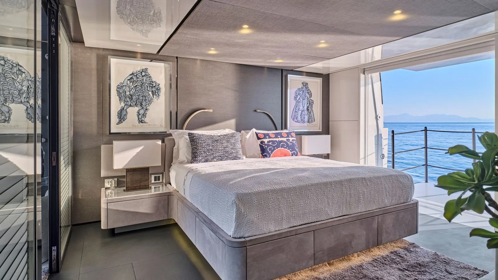RIANA II Sanlorenzo SL118 - master cabin bed