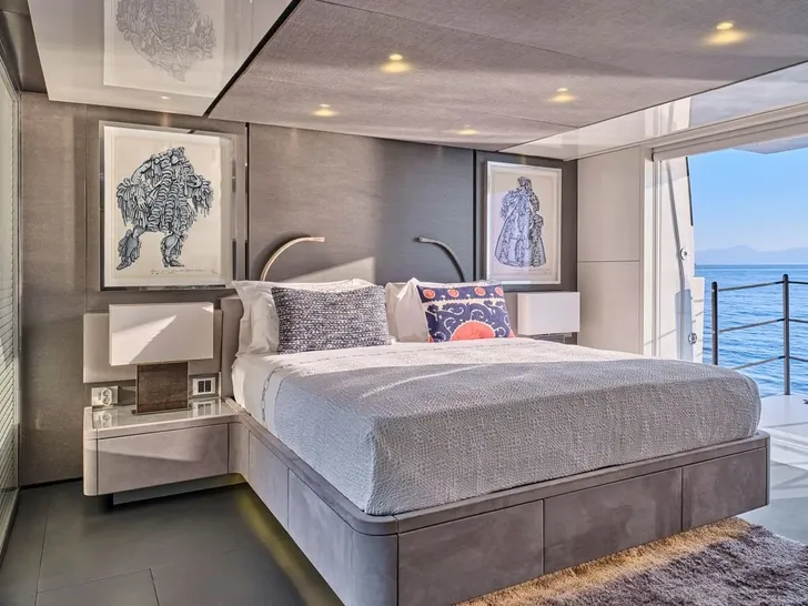 RIANA II Sanlorenzo SL118 - master cabin bed RIANA II Sanlorenzo SL118 - master cabin bed