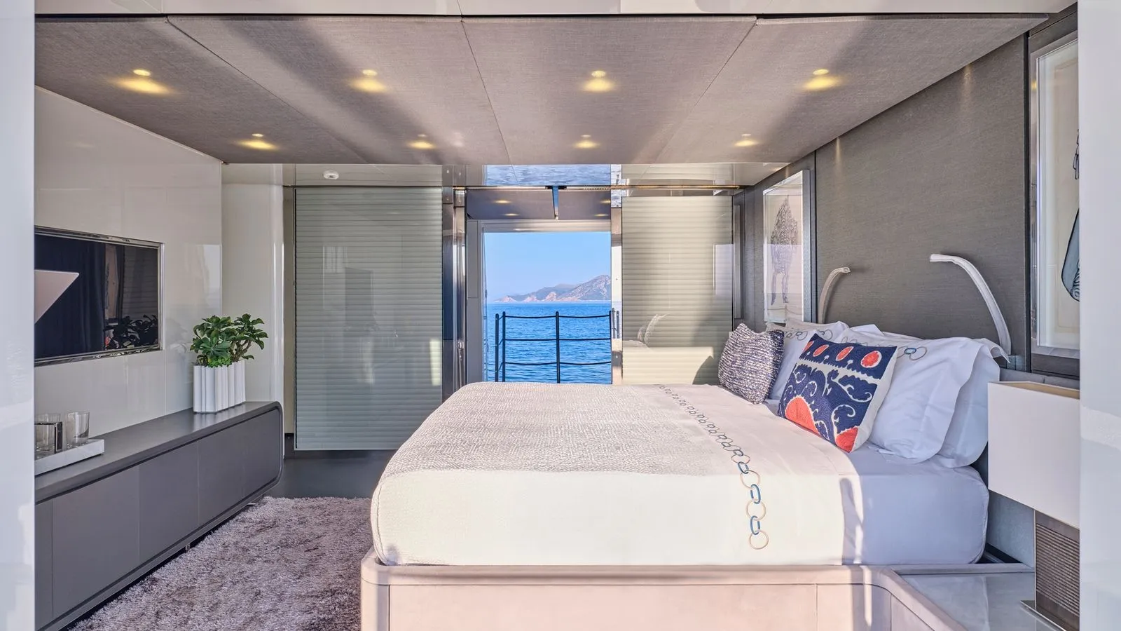 RIANA II Sanlorenzo SL118 - master cabin