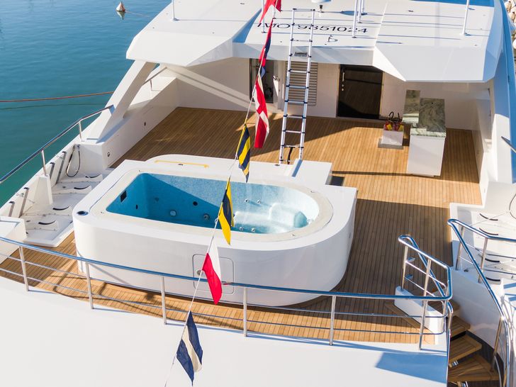 RIO CRN Ancona 62 Sundeck Jacuzzi