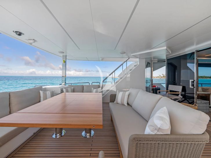 RIO Horizon FD90 - aft deck RIO Horizon FD90 - aft deck