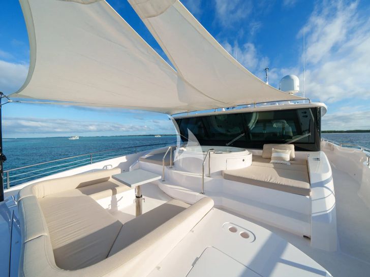 RIO Horizon FD90 - foredeck lounge and jacuzzi RIO Horizon FD90 - foredeck lounge and jacuzzi