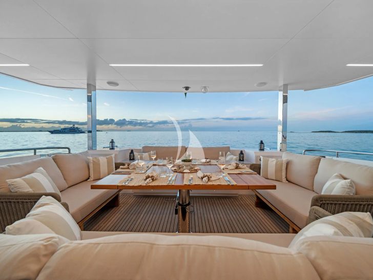 RIO Horizon FD90 - main aft deck RIO Horizon FD90 - main aft deck