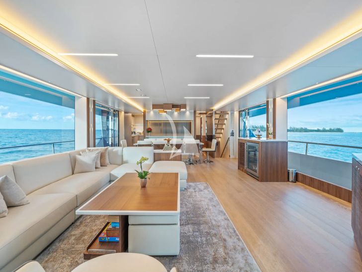 RIO Horizon FD90 - main saloon RIO Horizon FD90 - main saloon