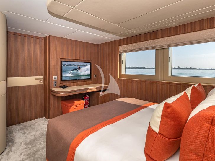 RISING DAWN Majesty Yachts Double RISING DAWN Majesty Yachts Double