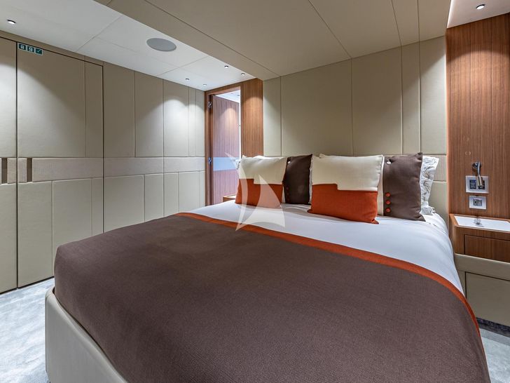RISING DAWN Majesty Yachts Double Cabin 1 RISING DAWN Majesty Yachts Double Cabin 1