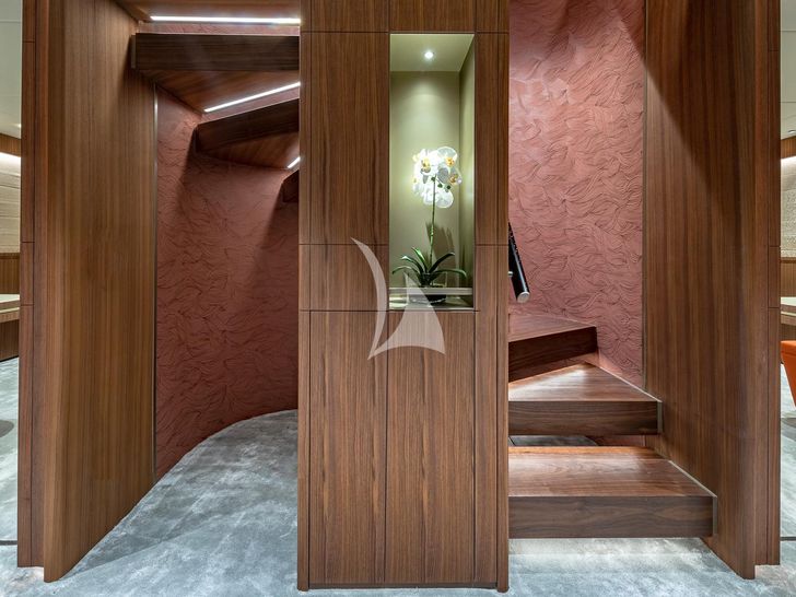 RISING DAWN Majesty Yachts Foyer RISING DAWN Majesty Yachts Foyer