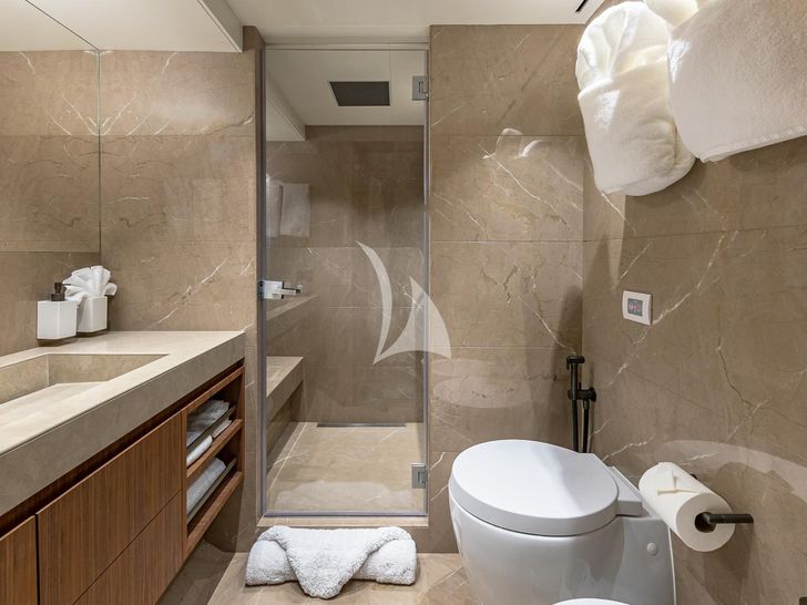 RISING DAWN Majesty Yachts Guest Bathroom RISING DAWN Majesty Yachts Guest Bathroom