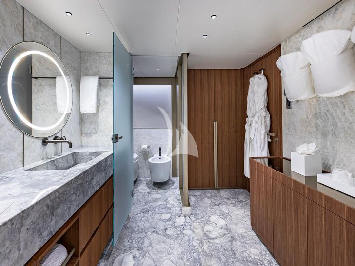 RISING DAWN Majesty Yachts Master Bath RISING DAWN Majesty Yachts Master Bath