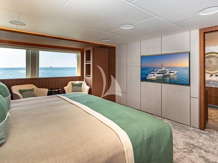 RISING DAWN Majesty Yachts Master Suite RISING DAWN Majesty Yachts Master Suite