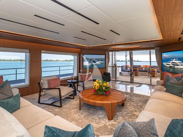 RISING DAWN Majesty Yachts Salon RISING DAWN Majesty Yachts Salon