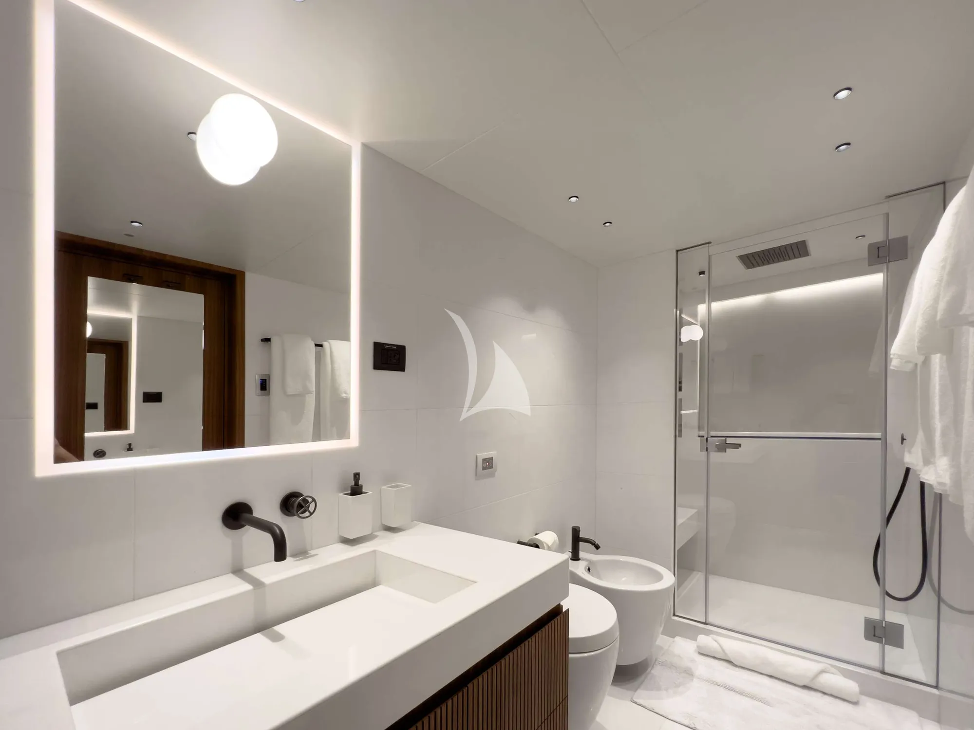 Charter Yacht RISING DAWN - Gulf Craft 43m - 6 Cabins - Mexico - USA