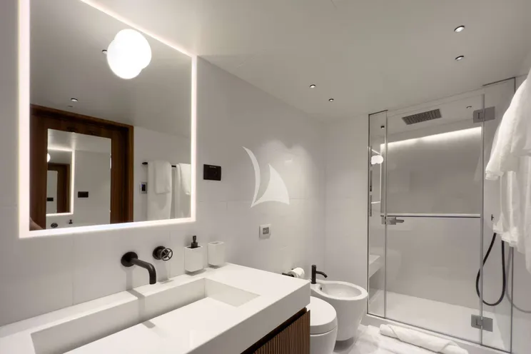 Charter Yacht RISING DAWN - Gulf Craft 43m - 6 Cabins - Mexico - USA