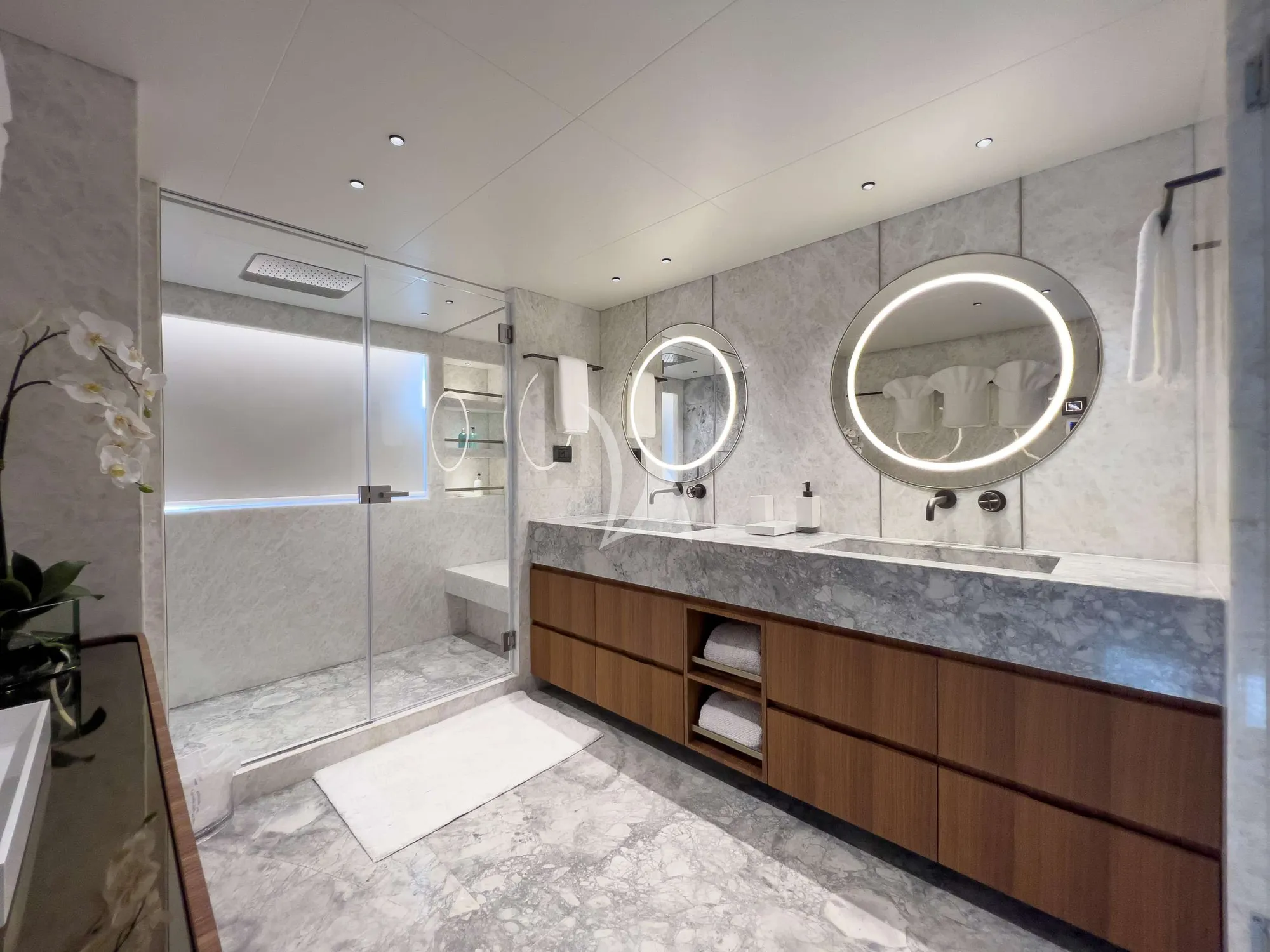 Charter Yacht RISING DAWN - Gulf Craft 43m - 6 Cabins - Mexico - USA