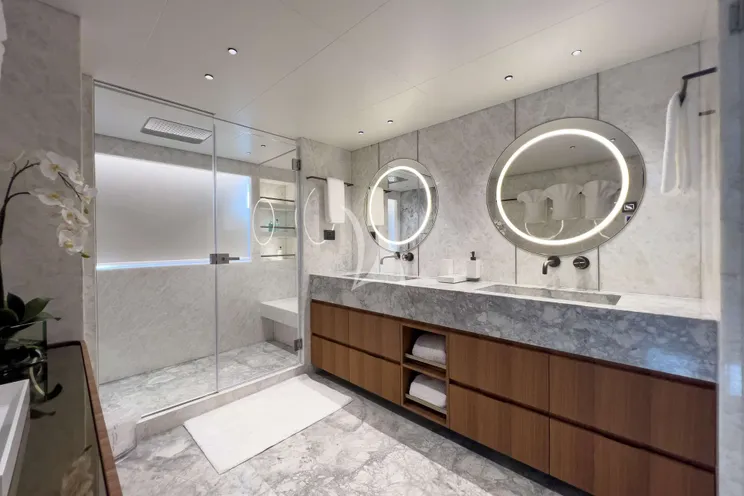 Charter Yacht RISING DAWN - Gulf Craft 43m - 6 Cabins - Mexico - USA