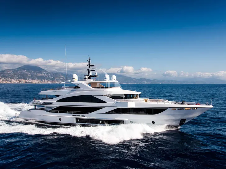 RISING DAWN Gulf Craft 43m - profile RISING DAWN Gulf Craft 43m - profile