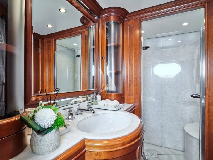 RIVA I Benetti Classic 120 - VIP cabin 1 bathroom RIVA I Benetti Classic 120 - VIP cabin 1 bathroom