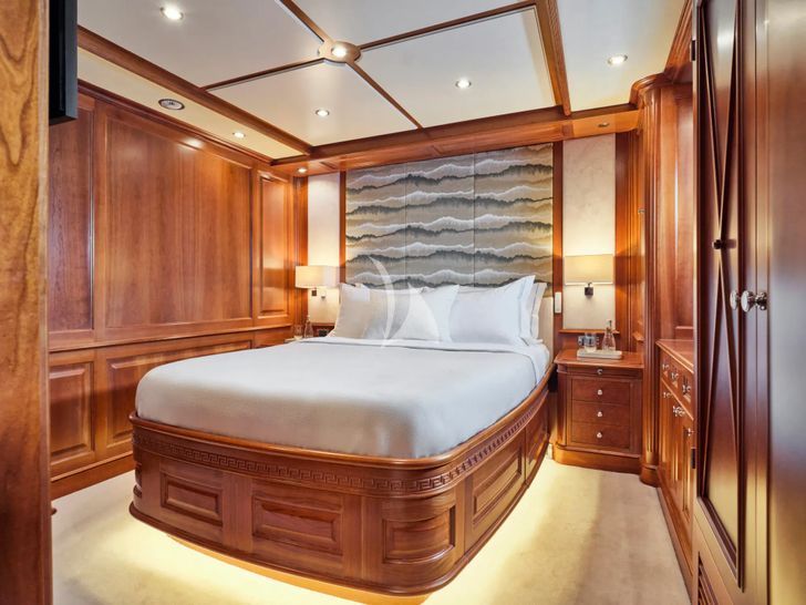 RIVA I Benetti Classic 120 - VIP cabin 1 RIVA I Benetti Classic 120 - VIP cabin 1