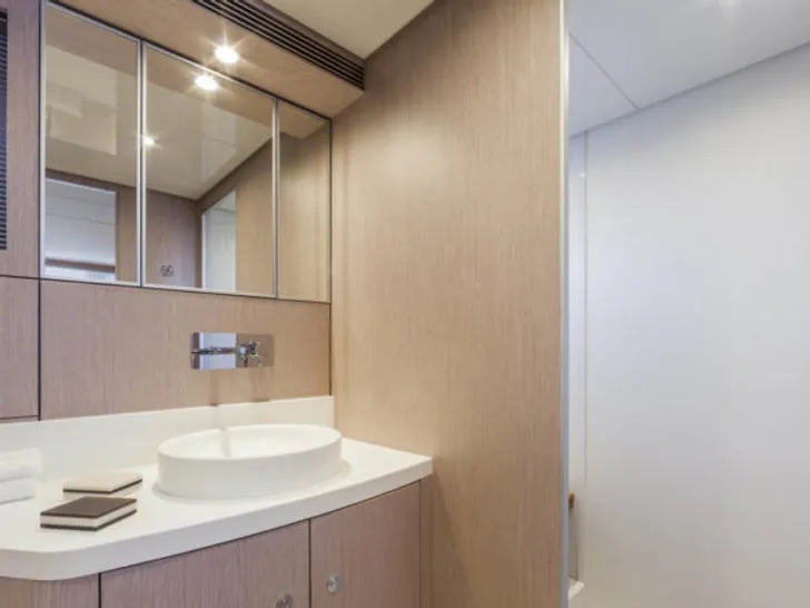 WESTFIELD Riva 63 Virtus - master cabin bathroom WESTFIELD Riva 63 Virtus - master cabin bathroom
