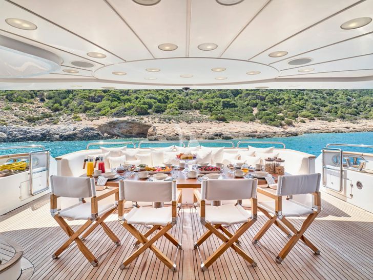 RIVA I Benetti Classic 120 - aft alfresco dining area RIVA I Benetti Classic 120 - aft alfresco dining area