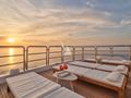 RIVA I Benetti Classic 120 - flybridge sun beds RIVA I Benetti Classic 120 - flybridge sun beds