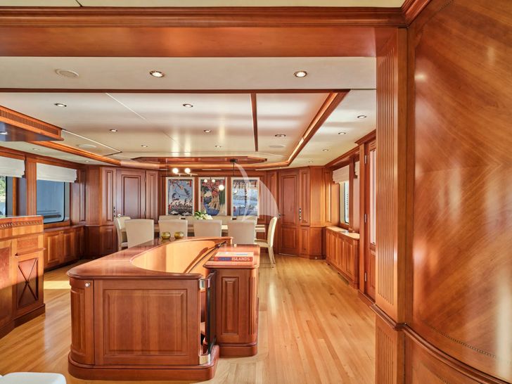 RIVA I Benetti Classic 120 - main saloon bar RIVA I Benetti Classic 120 - main saloon bar