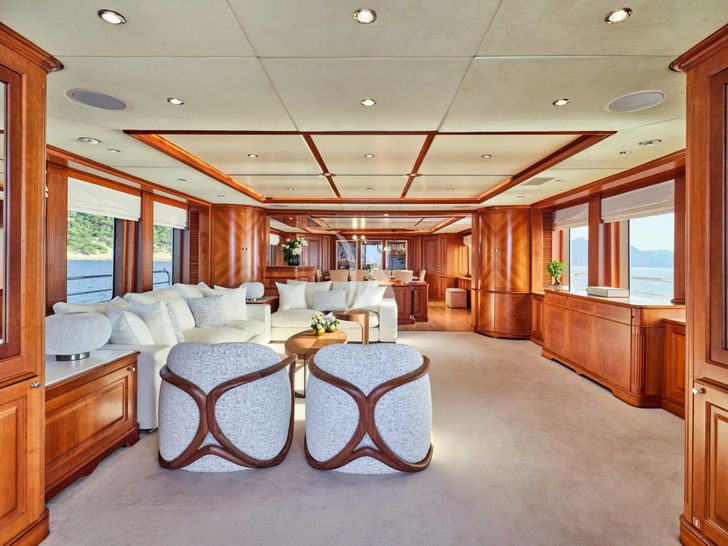 RIVA I Benetti Classic 120 - main saloon RIVA I Benetti Classic 120 - main saloon