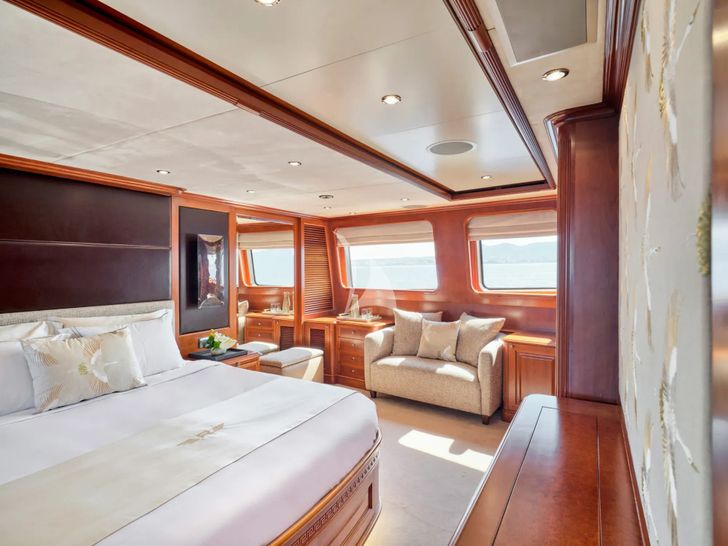 RIVA I Benetti Classic 120 - master cabin bed and seating area RIVA I Benetti Classic 120 - master cabin bed and seating area