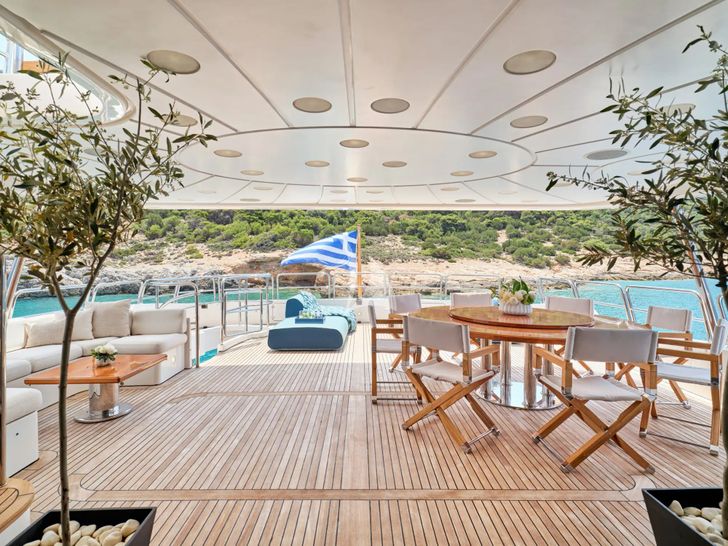 RIVA I Benetti Classic 120 - sky deck aft RIVA I Benetti Classic 120 - sky deck aft