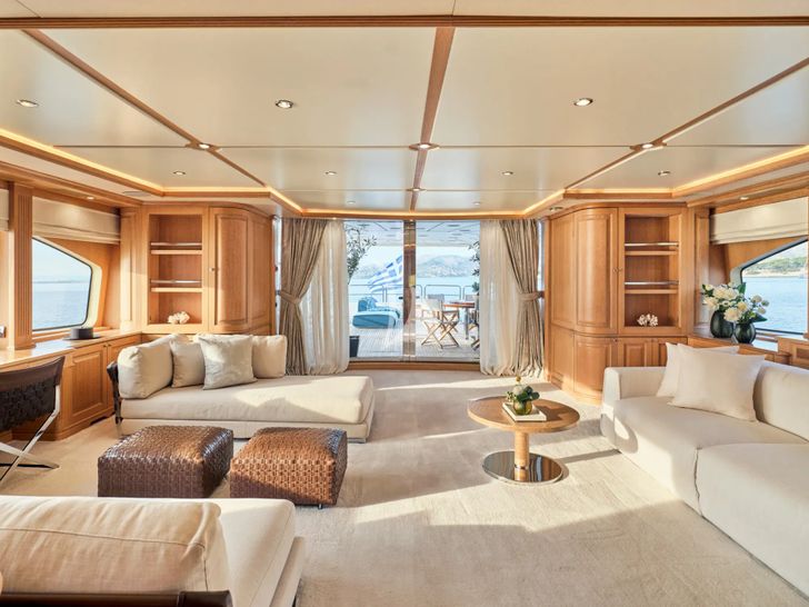 RIVA I Benetti Classic 120 - sky lounge RIVA I Benetti Classic 120 - sky lounge