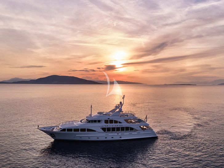 RIVA I Benetti Classic 120 - under the sunset RIVA I Benetti Classic 120 - under the sunset