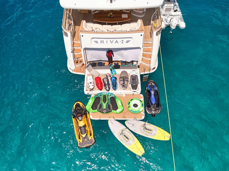 RIVA I Benetti Classic 120 - water toys RIVA I Benetti Classic 120 - water toys