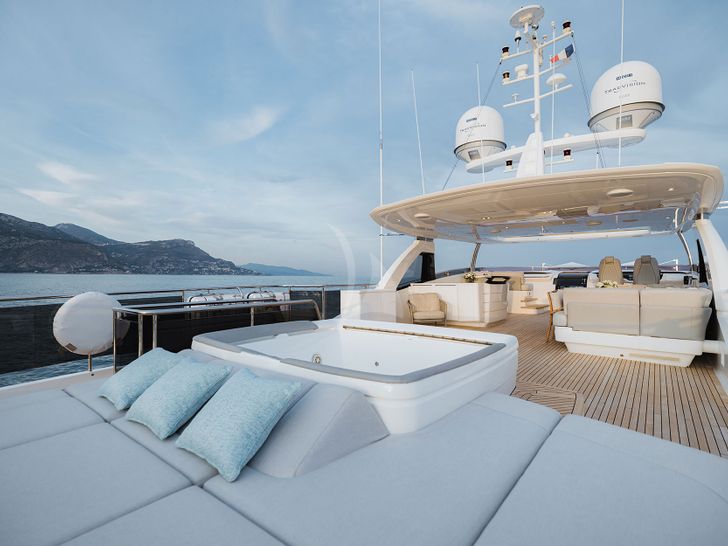 RIVIERA LIVING - Princess 35M,bow lounging and bronzing area with jacuzzi RIVIERA LIVING - Princess 35M,bow lounging and bronzing area with jacuzzi