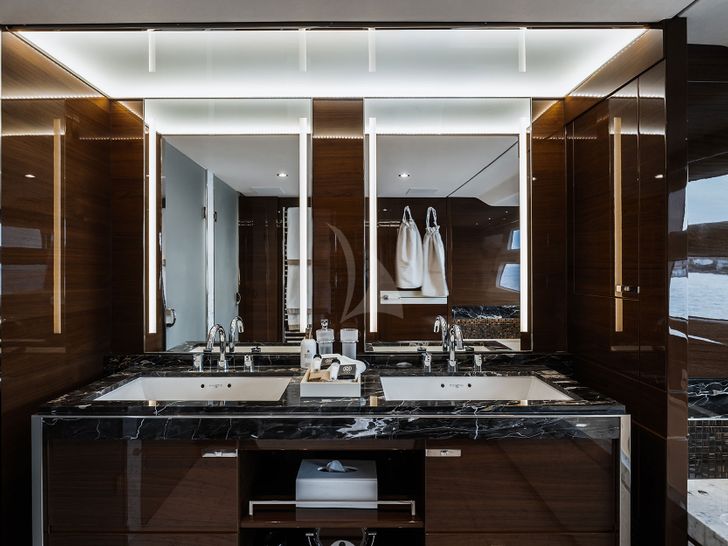 RIVIERA LIVING - Princess 35M,main cabin bathroom RIVIERA LIVING - Princess 35M,main cabin bathroom